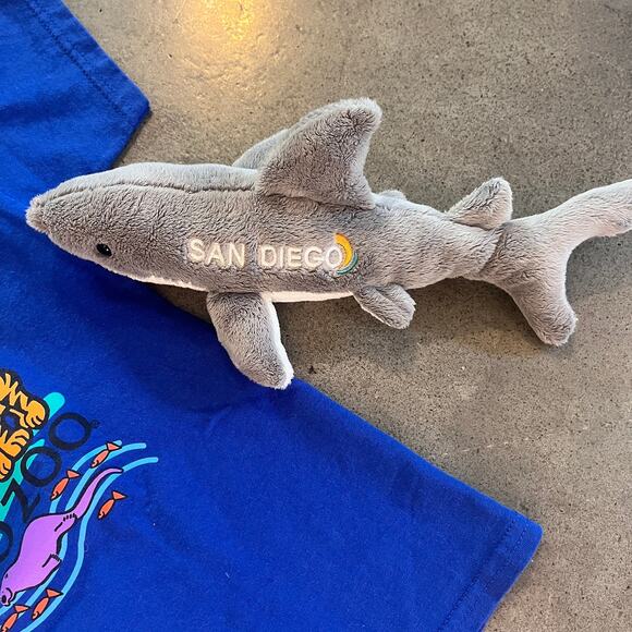 Hanes San Diego Zoo Blue cotton 2 sided tshirt shark plush boys youth small top - Picture 3 of 6